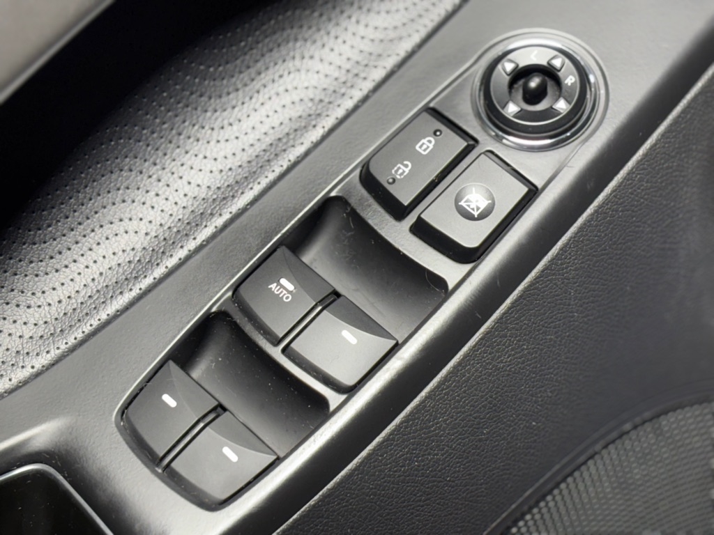 Hyundai Elantra GLS M/T 2013