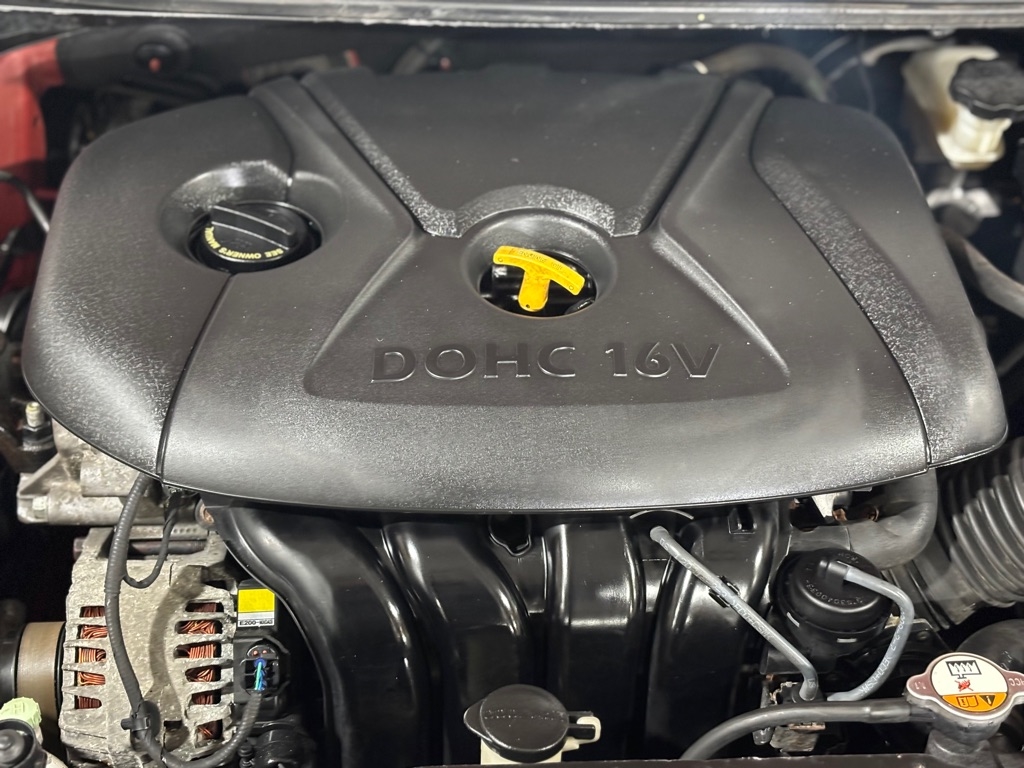 Hyundai Elantra GLS M/T 2013