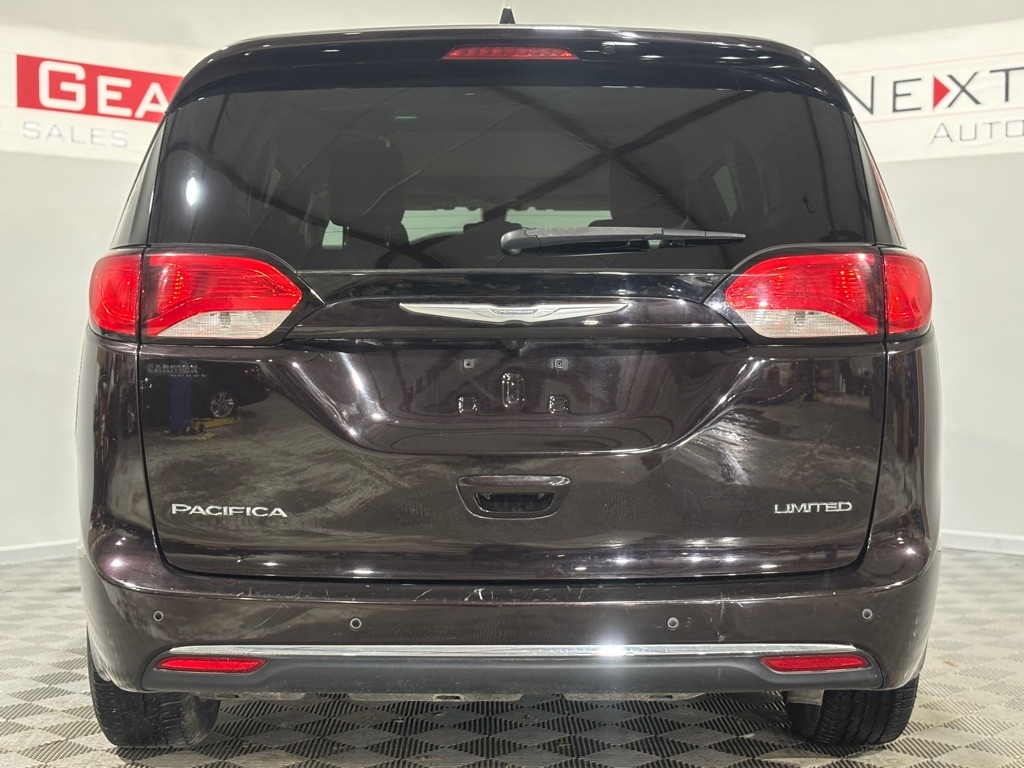 Chrysler Pacifica Limited 2017
