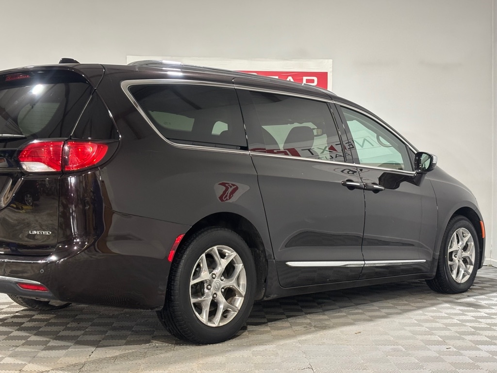 Chrysler Pacifica Limited 2017