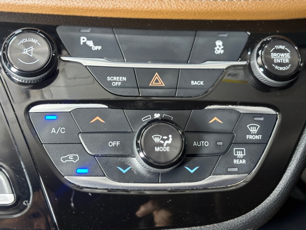 Chrysler Pacifica Limited 2017