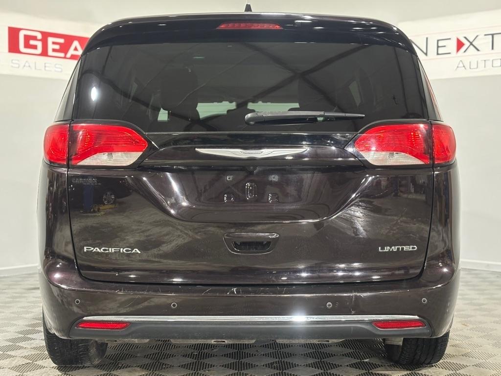 Chrysler Pacifica Limited 2017