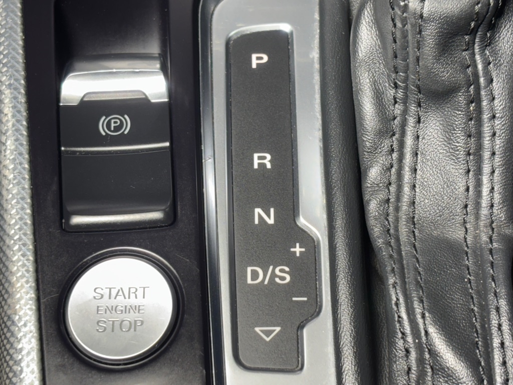 Audi A4 2.0T Premium quattro Sedan AWD 8A 2016