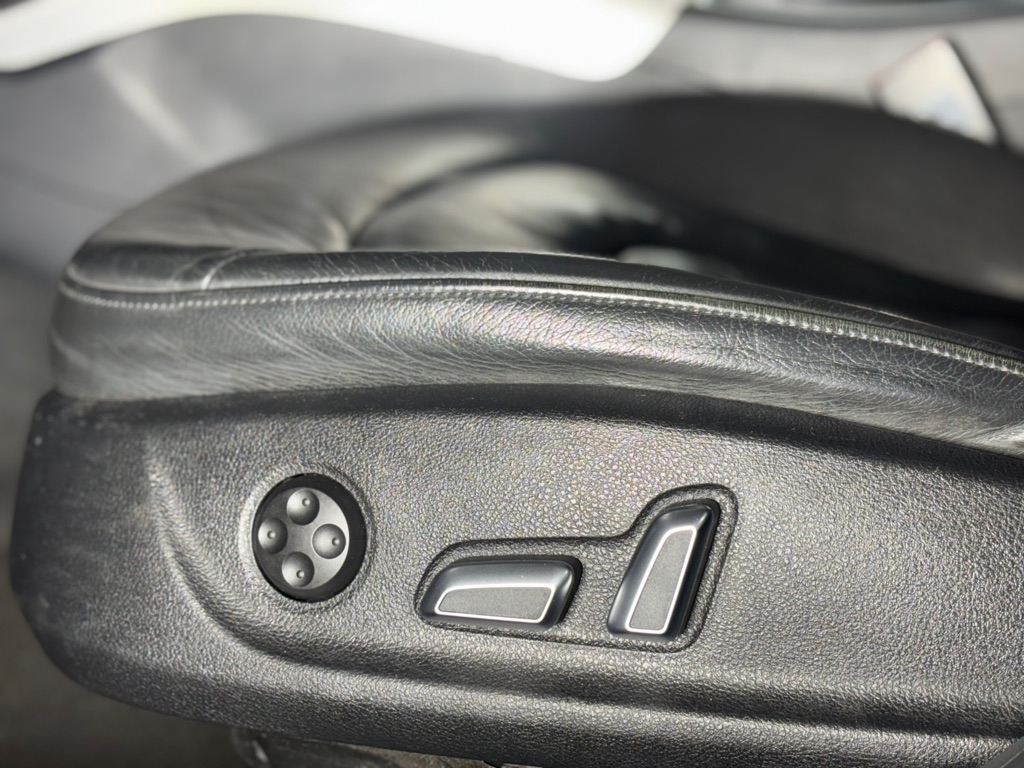 Audi A4 2.0T Premium quattro Sedan AWD 8A 2016