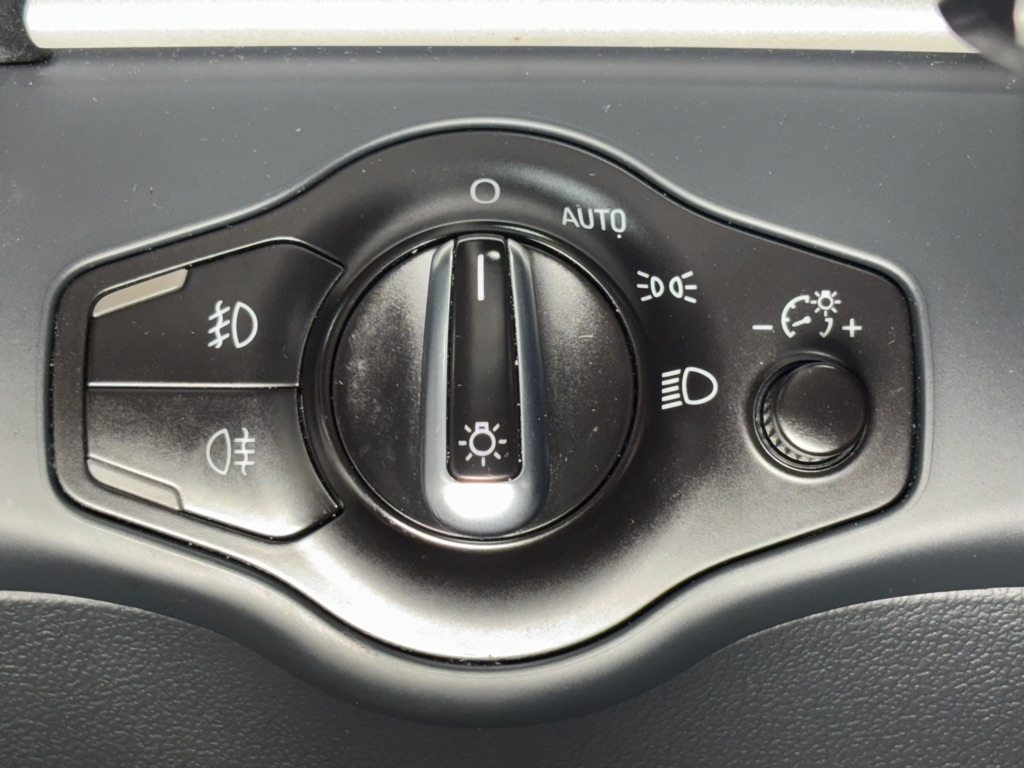 Audi A4 2.0T Premium quattro Sedan AWD 8A 2016