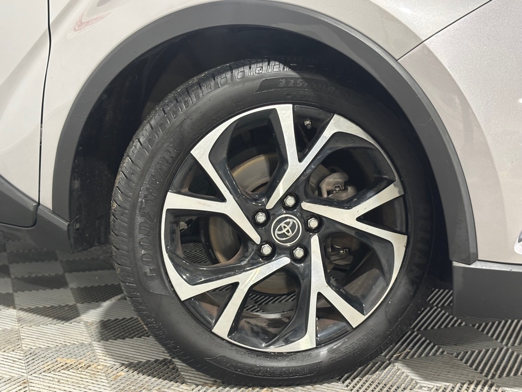 Toyota C-HR XLE 2018