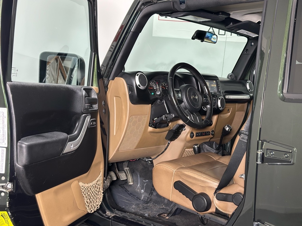 Jeep Wrangler Unlimited Sahara 4WD 2011