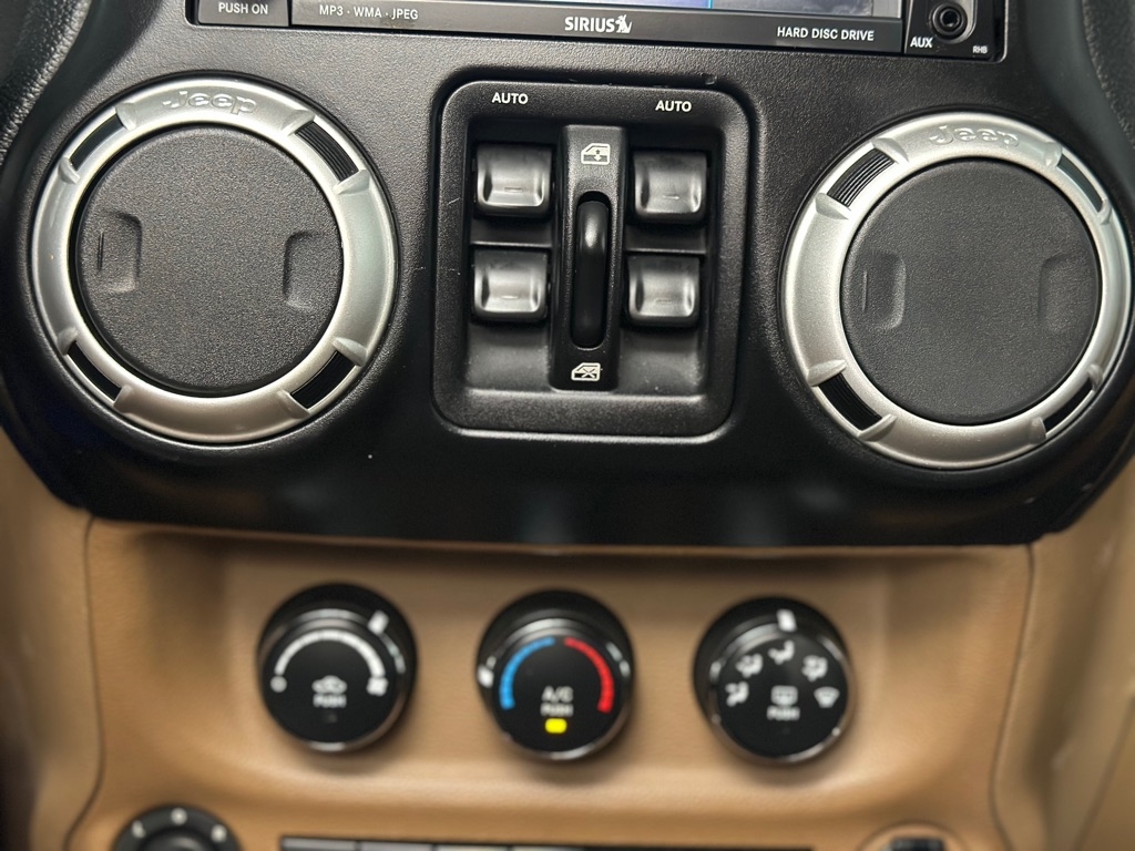 Jeep Wrangler Unlimited Sahara 4WD 2011