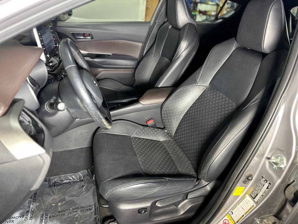 Toyota C-HR XLE 2019