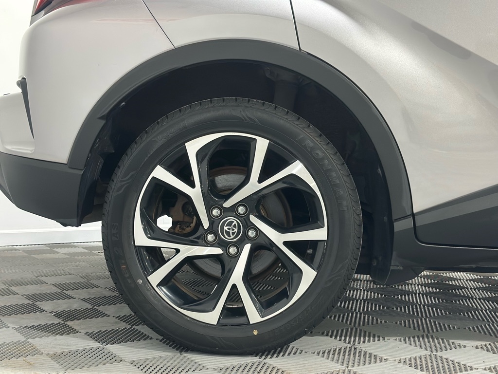 Toyota C-HR XLE 2019