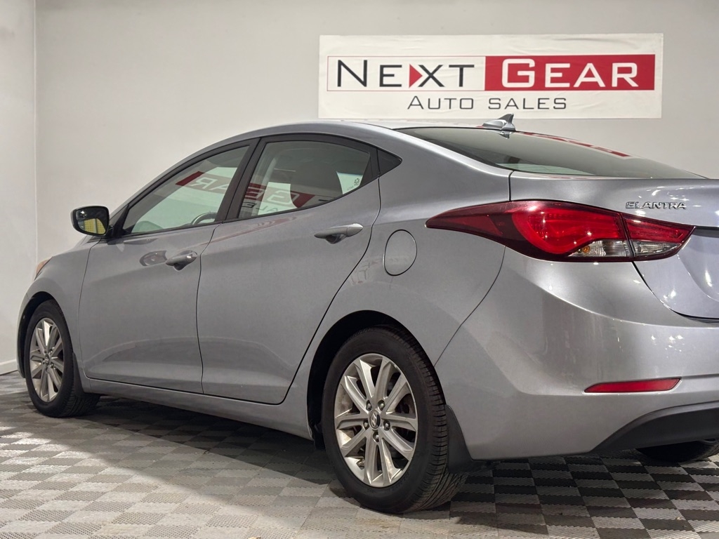 Hyundai Elantra SE 6AT 2016