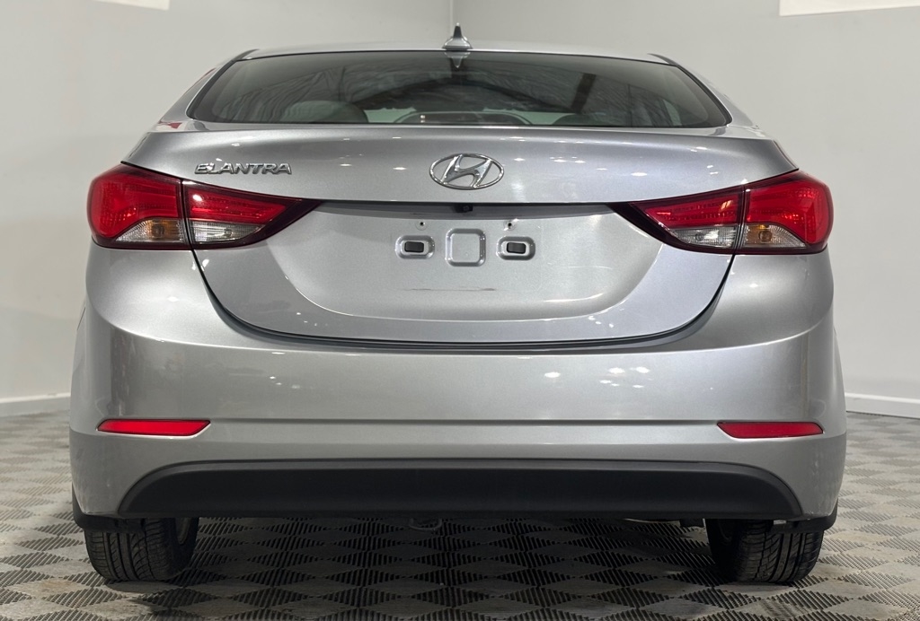 Hyundai Elantra SE 6AT 2016