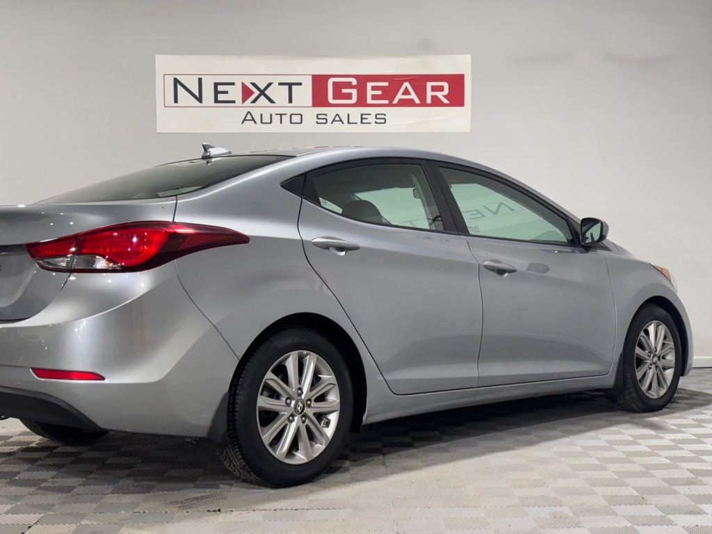Hyundai Elantra SE 6AT 2016