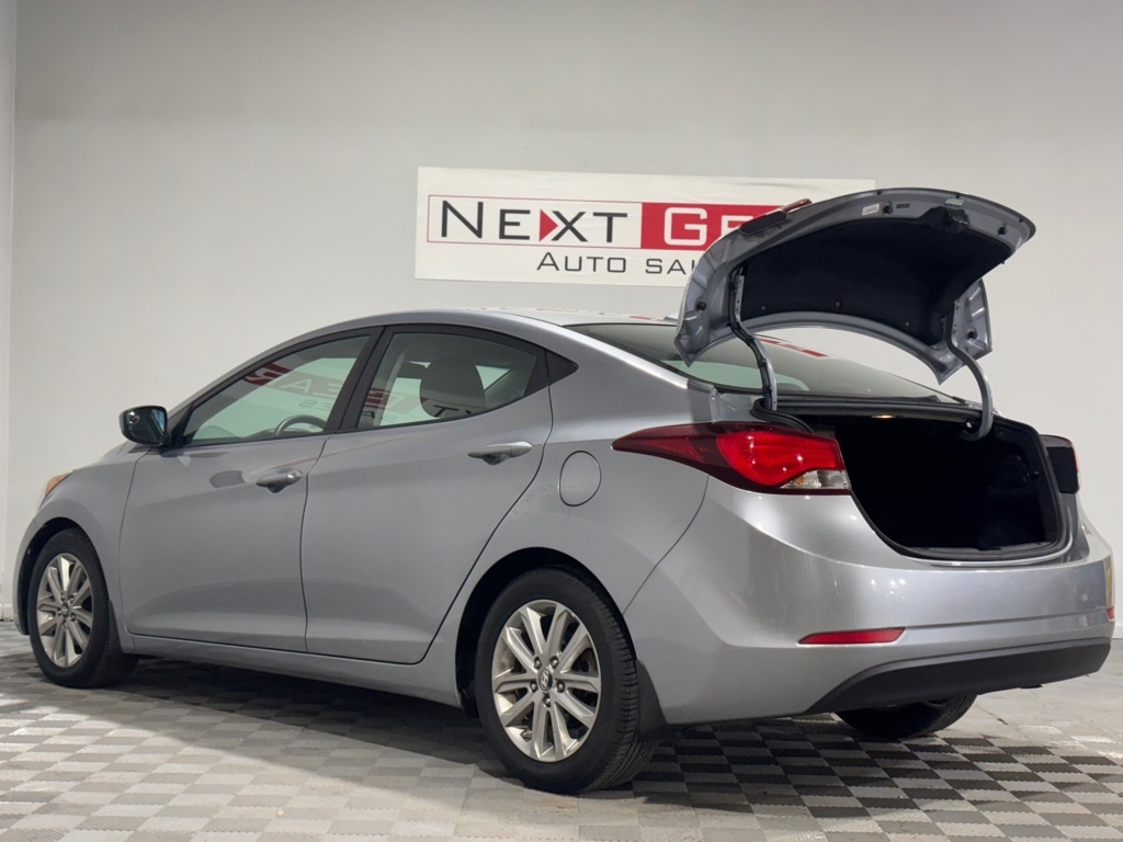 Hyundai Elantra SE 6AT 2016