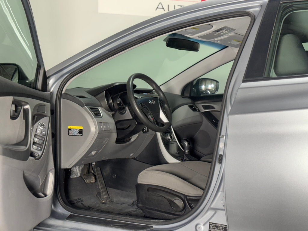 Hyundai Elantra SE 6AT 2016