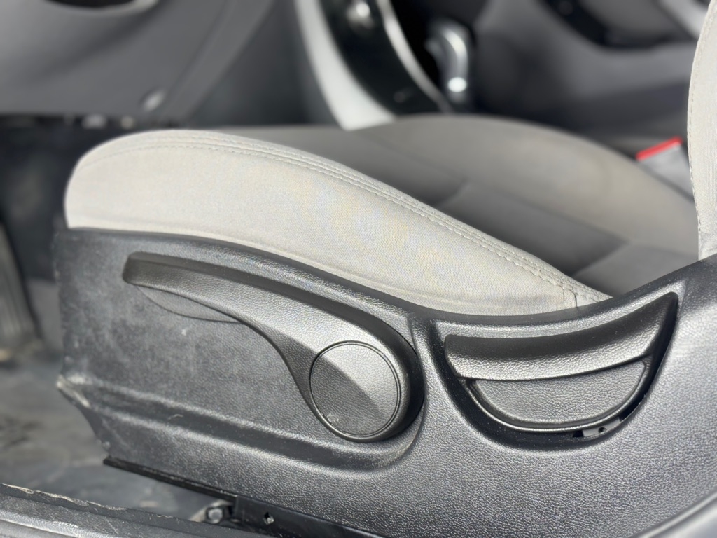 Hyundai Elantra SE 6AT 2016