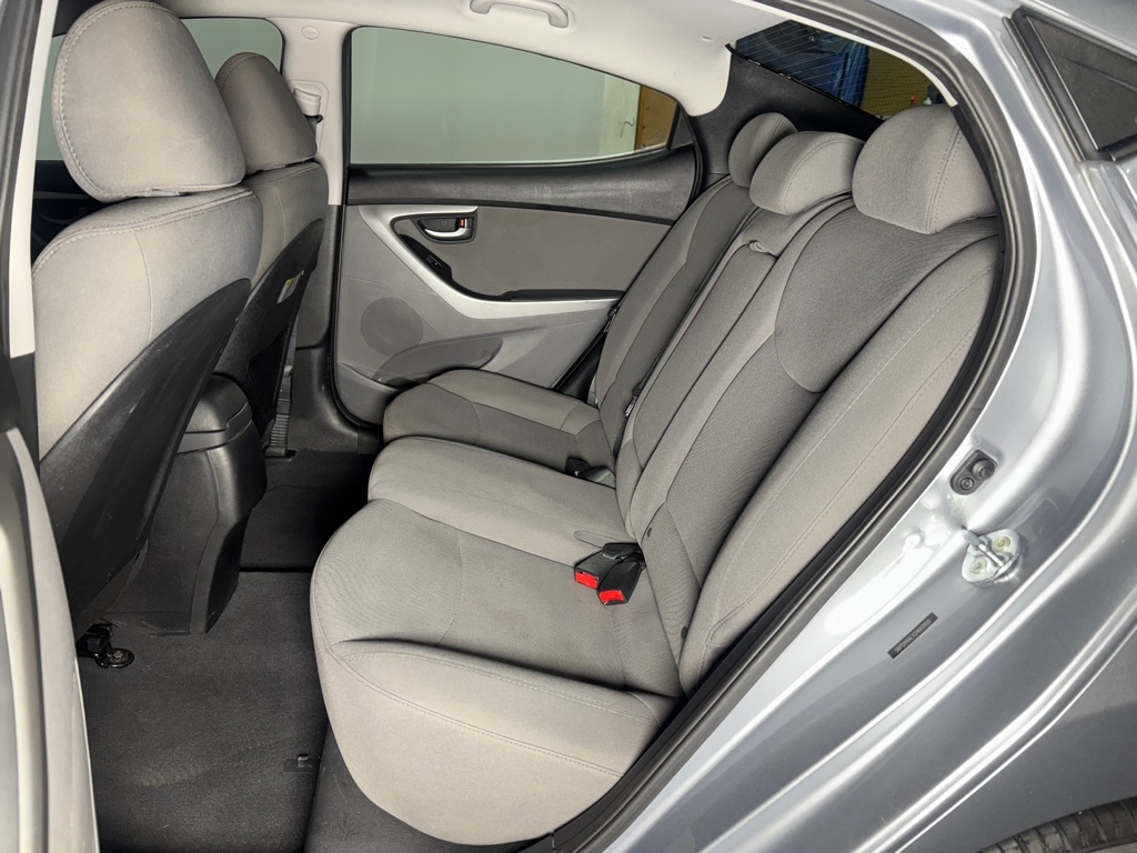 Hyundai Elantra SE 6AT 2016