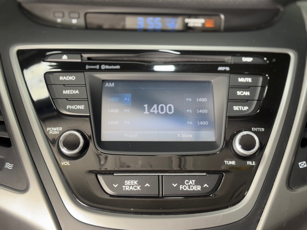 Hyundai Elantra SE 6AT 2016