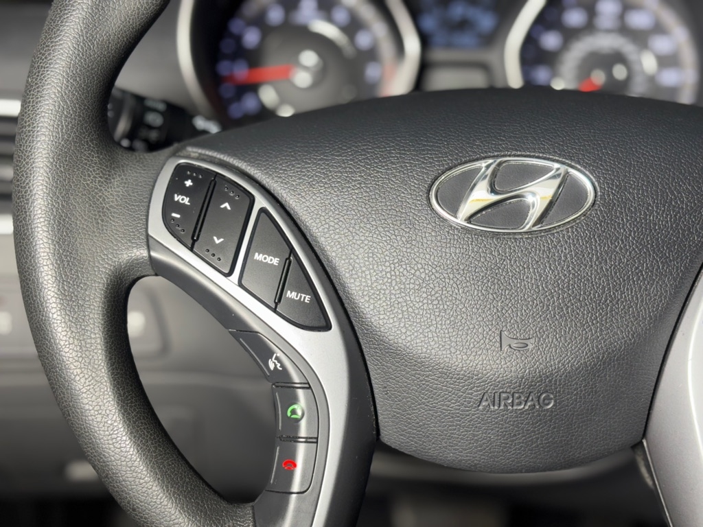 Hyundai Elantra SE 6AT 2016