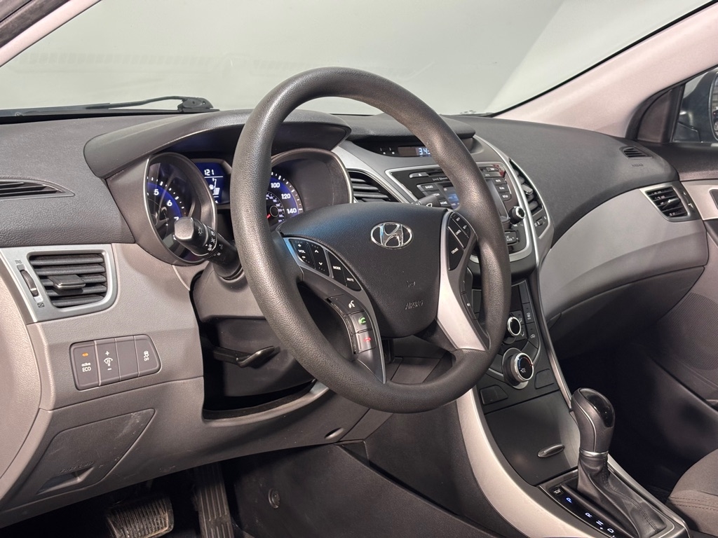 Hyundai Elantra SE 6AT 2016