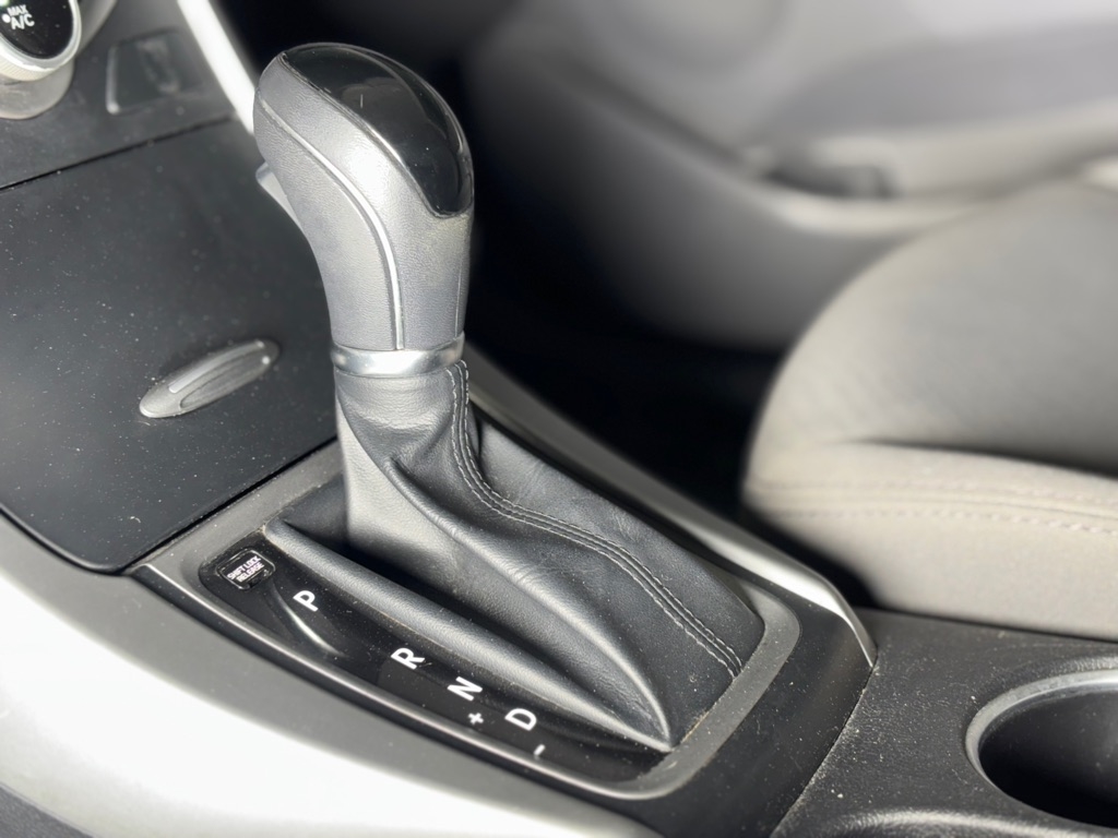 Hyundai Elantra SE 6AT 2016