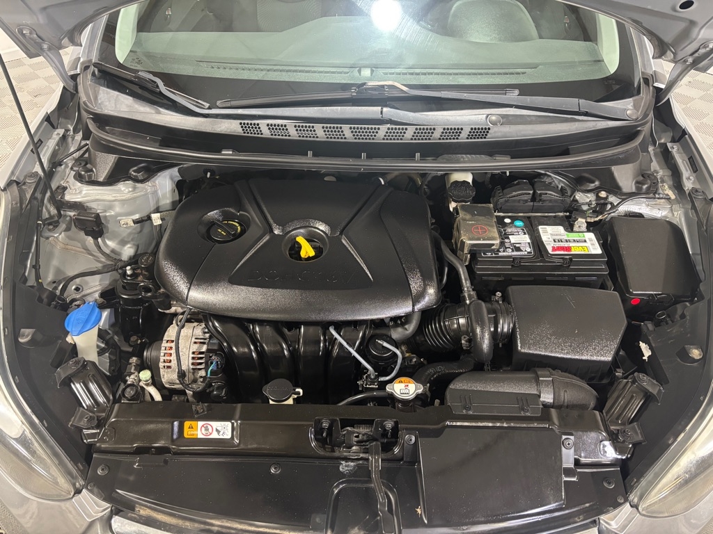 Hyundai Elantra SE 6AT 2016