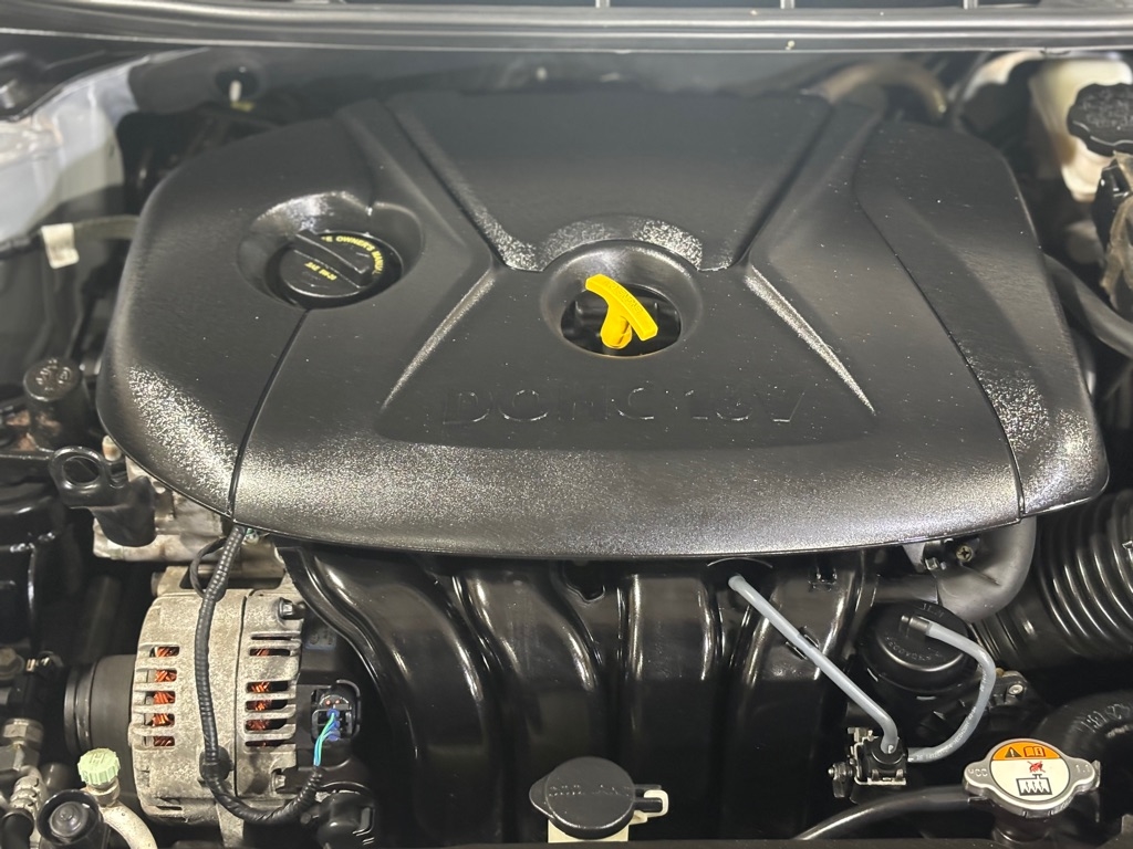 Hyundai Elantra SE 6AT 2016