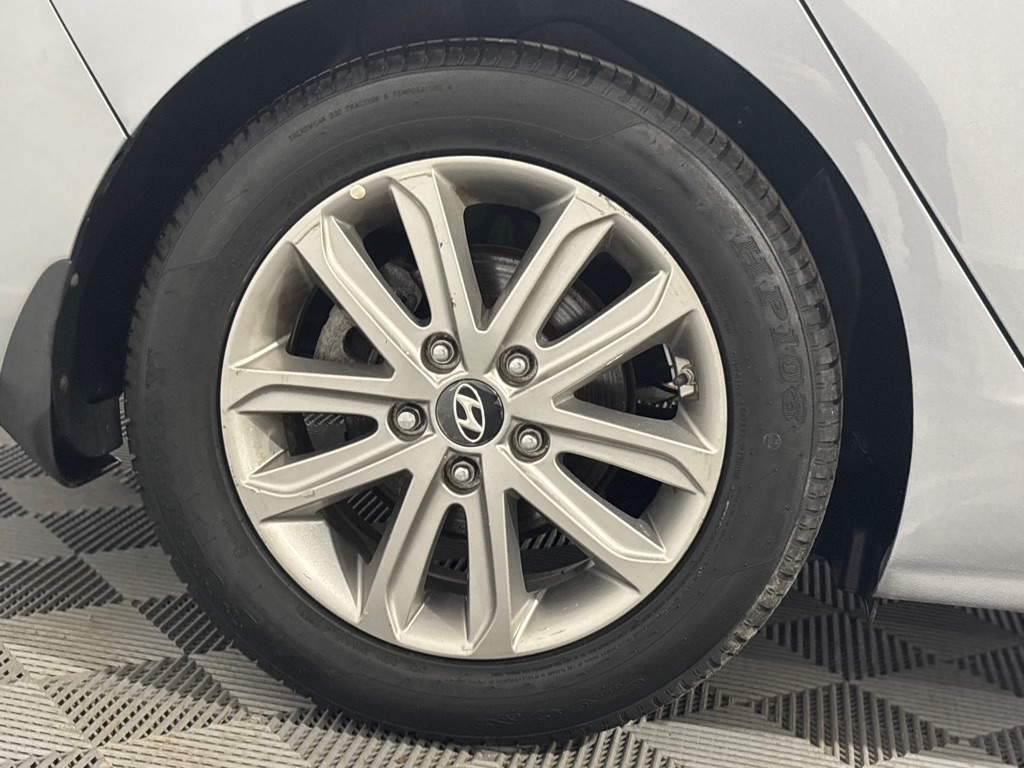 Hyundai Elantra SE 6AT 2016