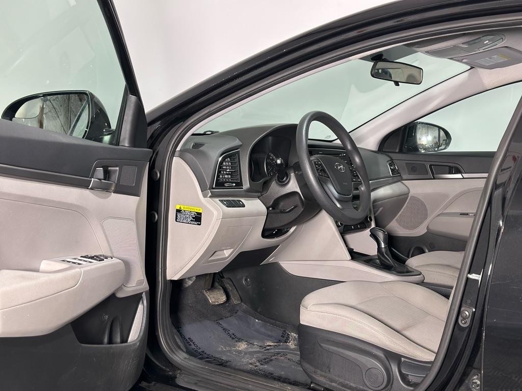 Hyundai Elantra SE 6AT 2018