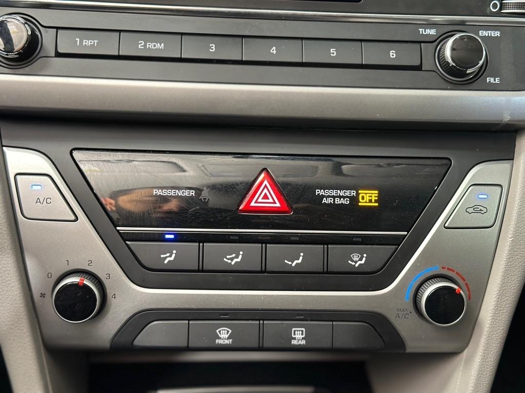 Hyundai Elantra SE 6AT 2018