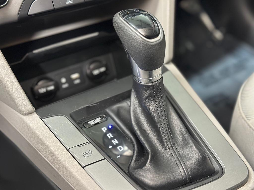 Hyundai Elantra SE 6AT 2018