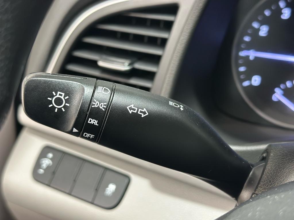 Hyundai Elantra SE 6AT 2018