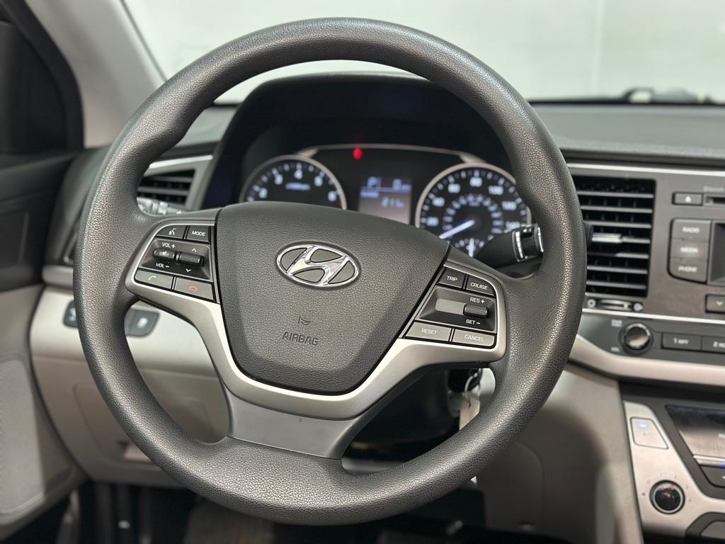 Hyundai Elantra SE 6AT 2018