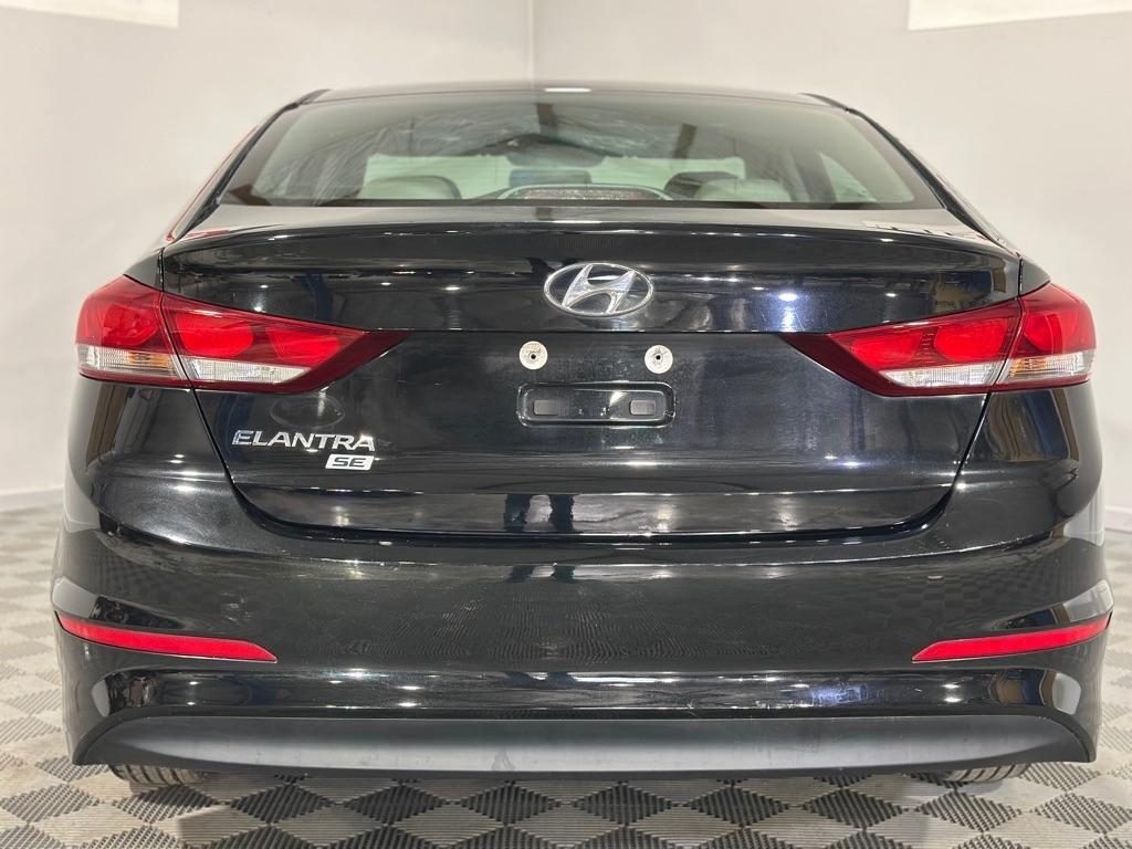 Hyundai Elantra SE 6AT 2018