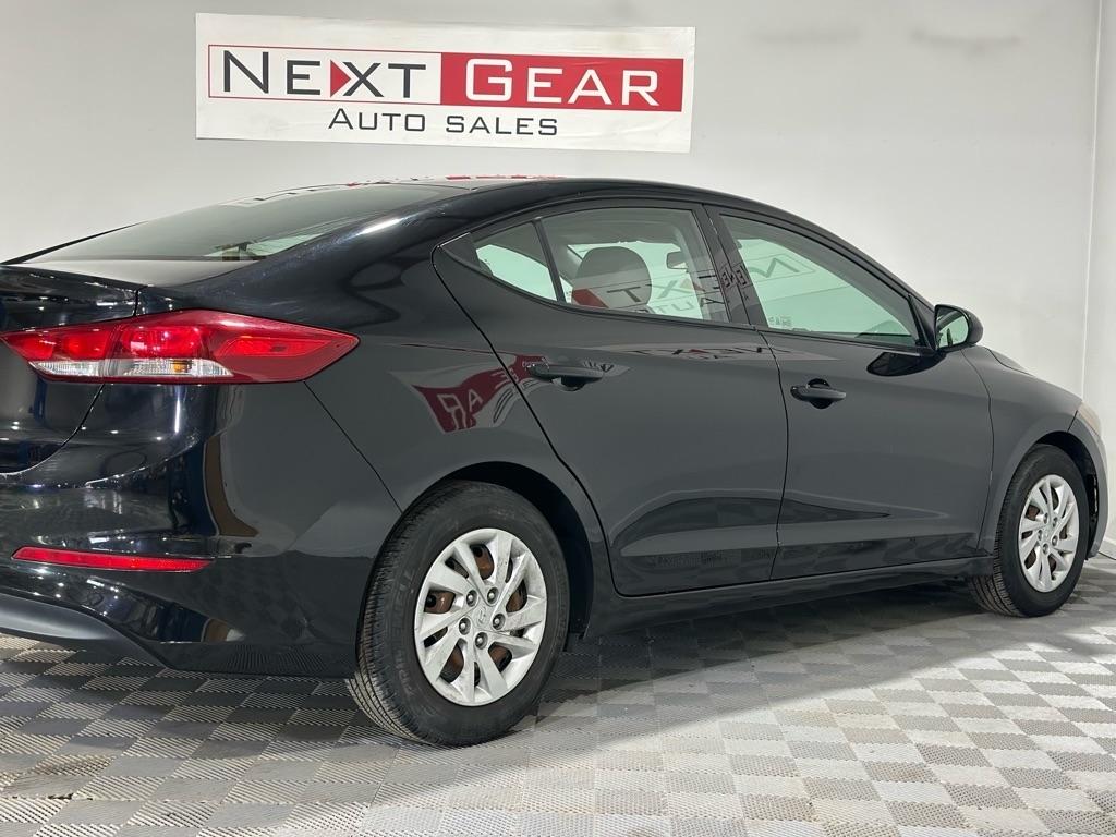 Hyundai Elantra SE 6AT 2018