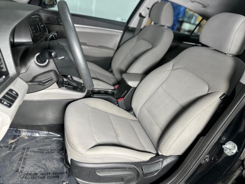 Hyundai Elantra SE 6AT 2018