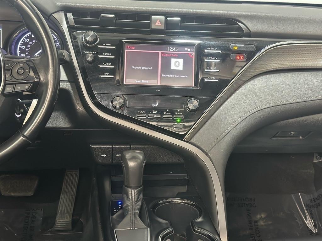 Toyota Camry SE 2020