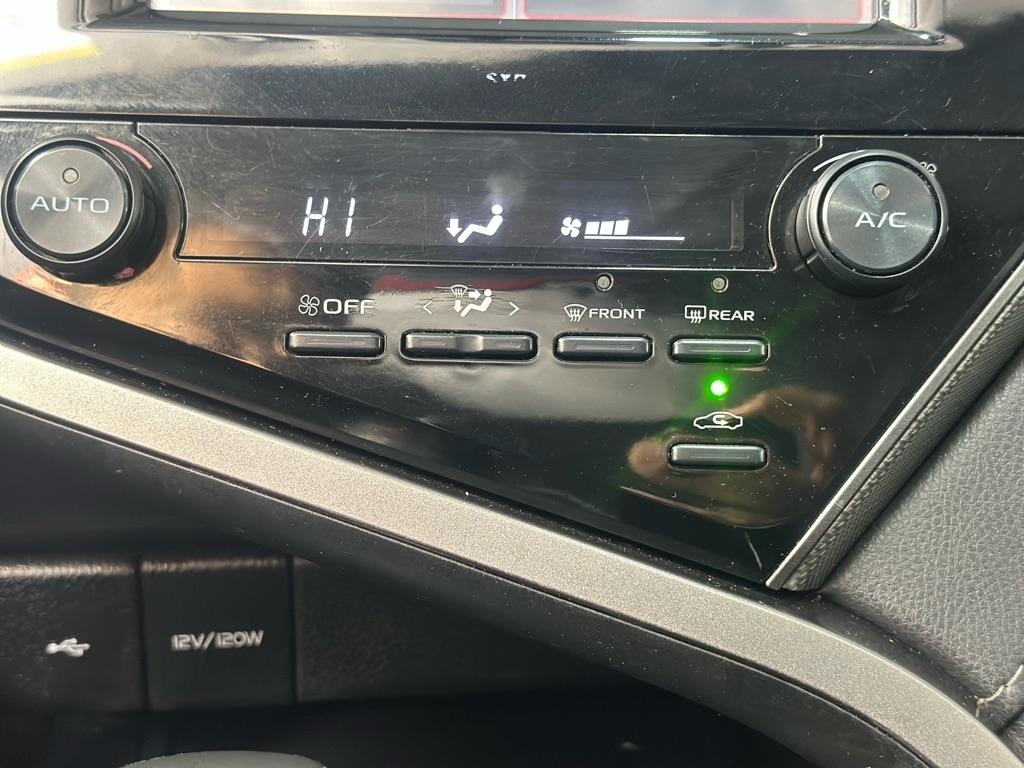 Toyota Camry SE 2020