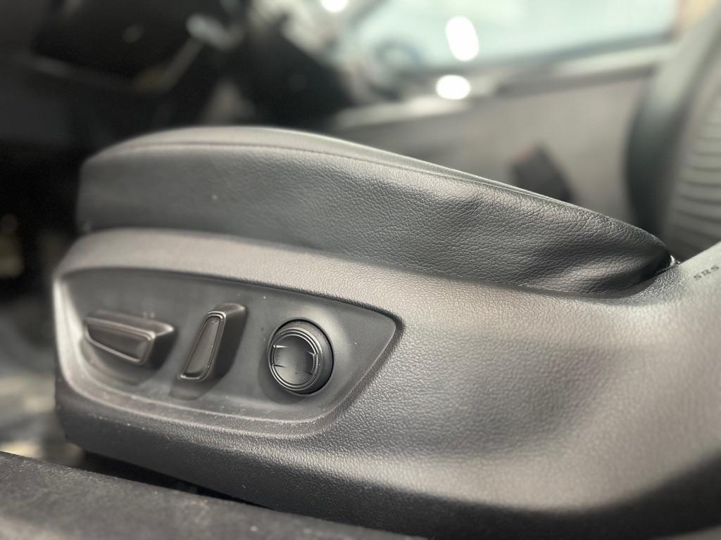 Toyota Camry SE 2020