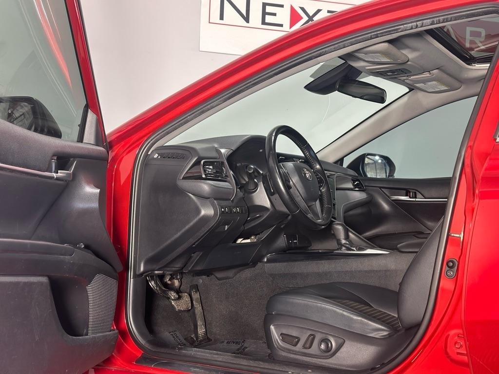 Toyota Camry SE 2020