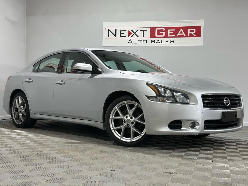 Nissan Maxima S 2011