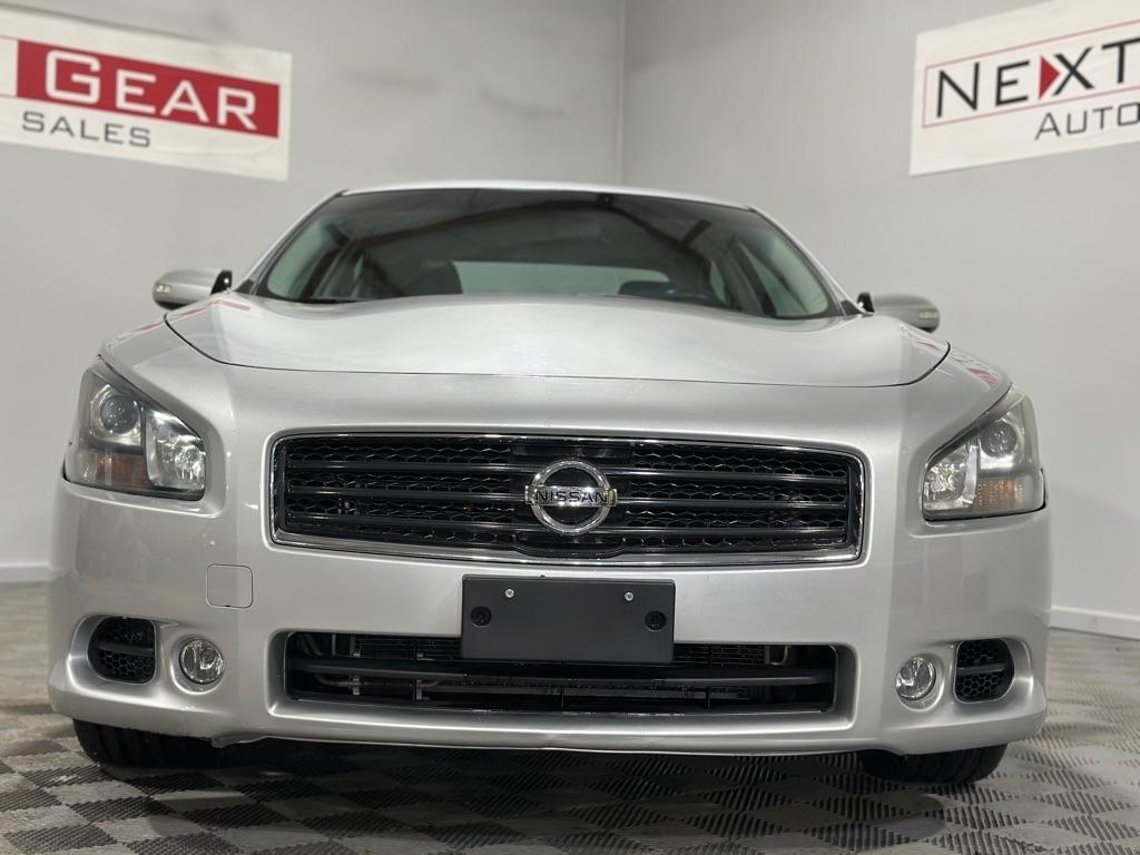 Nissan Maxima S 2011