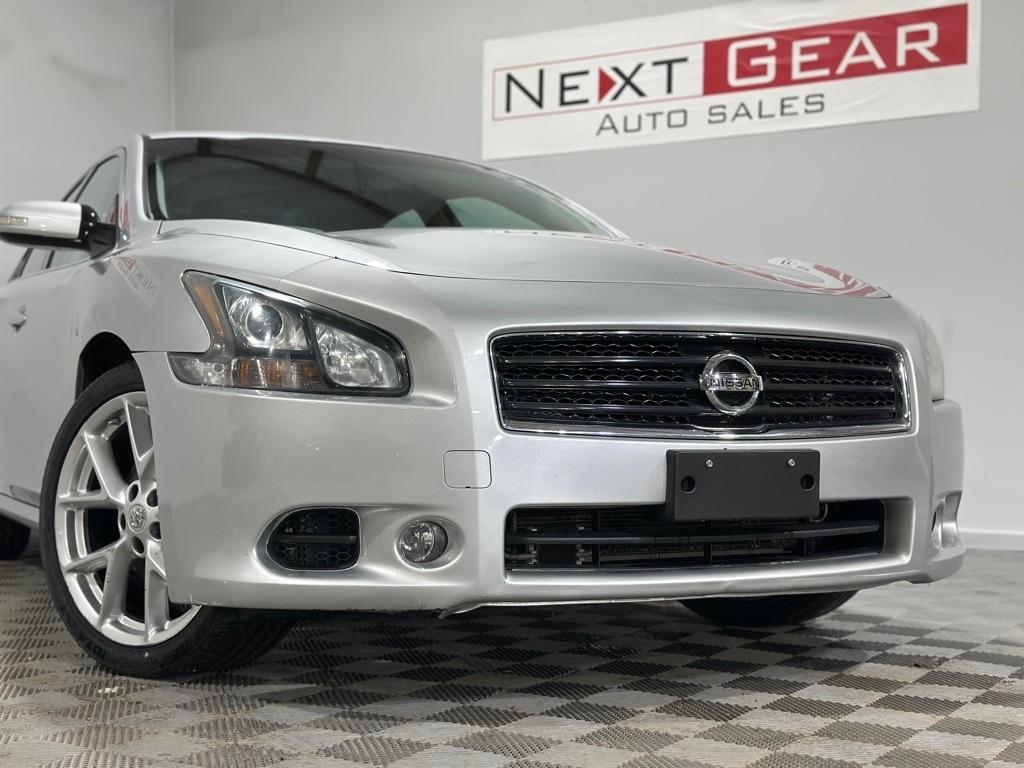 Nissan Maxima S 2011