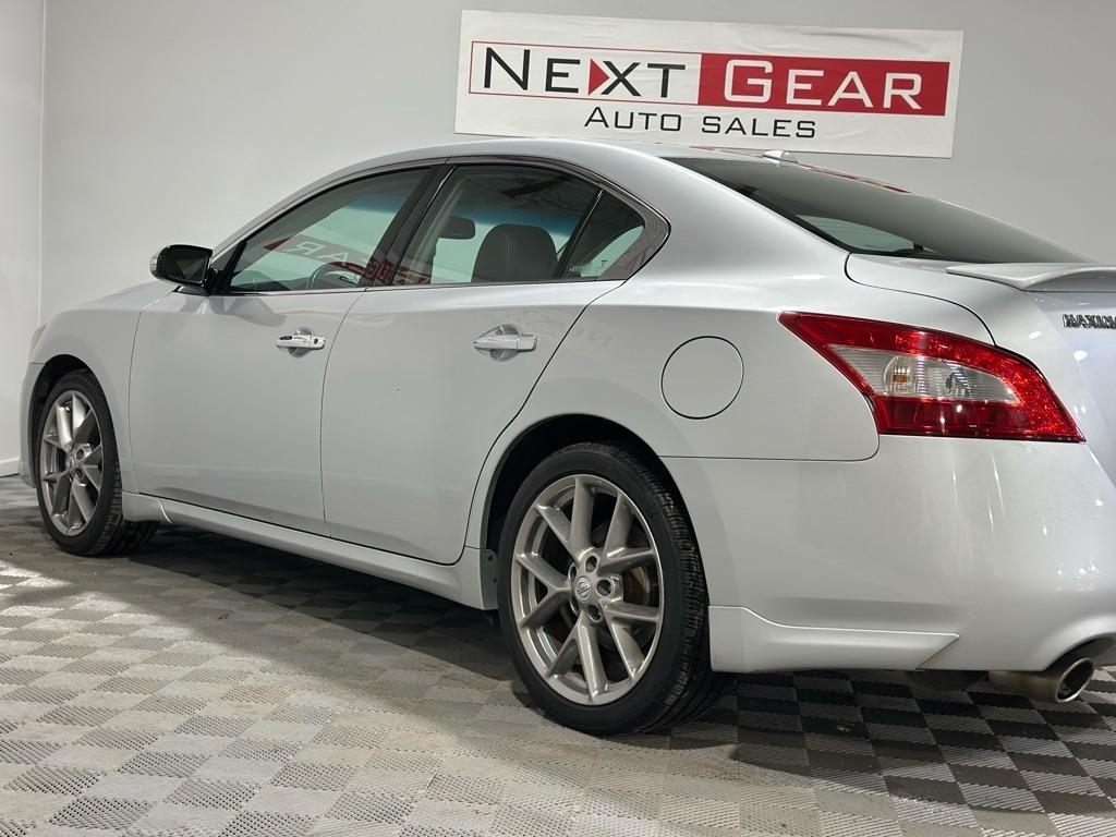 Nissan Maxima S 2011