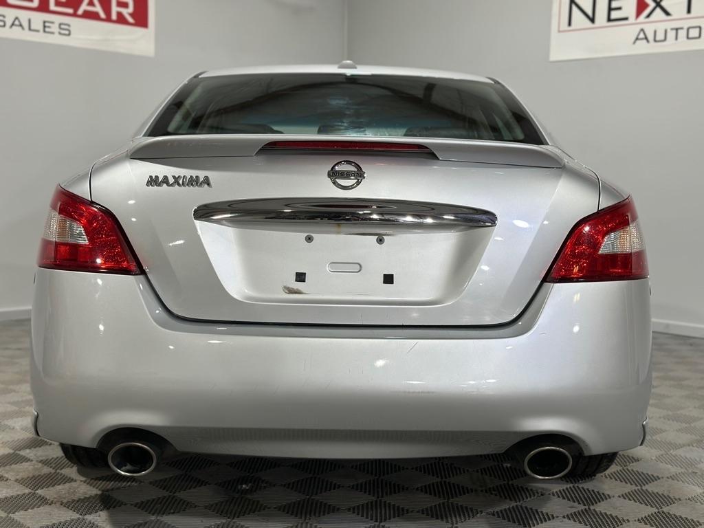 Nissan Maxima S 2011