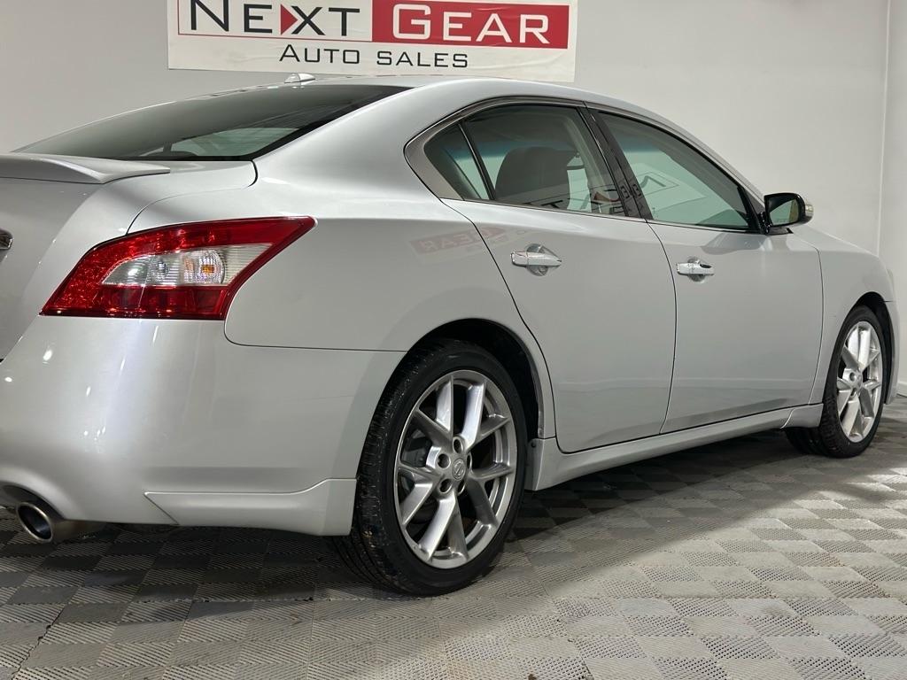 Nissan Maxima S 2011