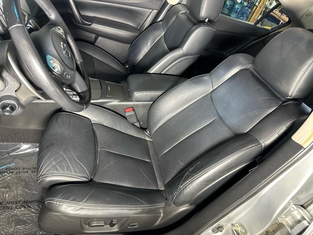 Nissan Maxima S 2011