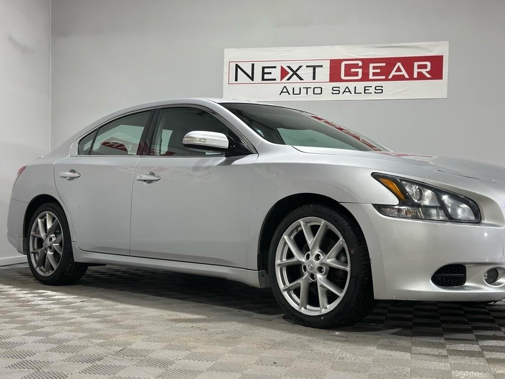 Nissan Maxima S 2011