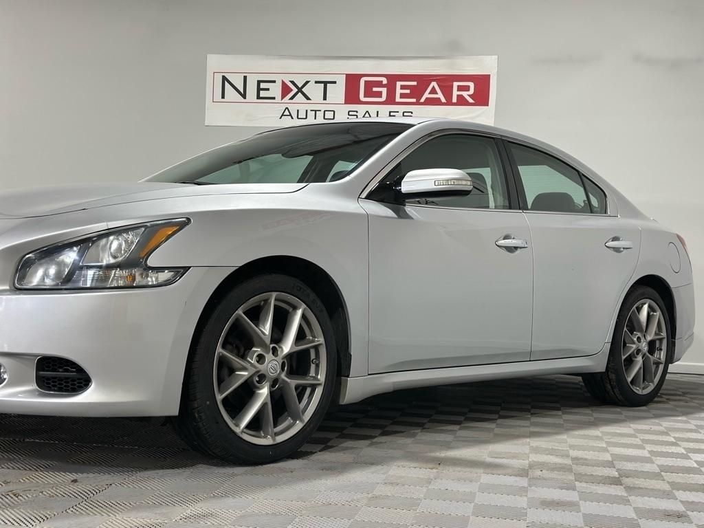 Nissan Maxima S 2011