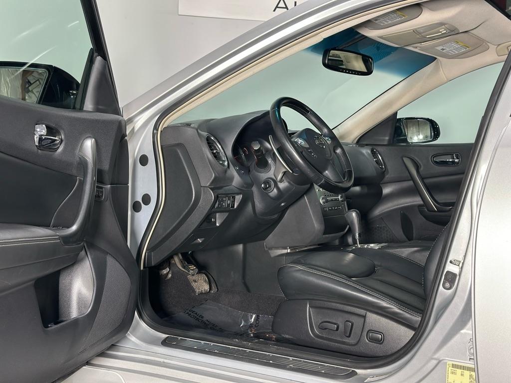 Nissan Maxima S 2011